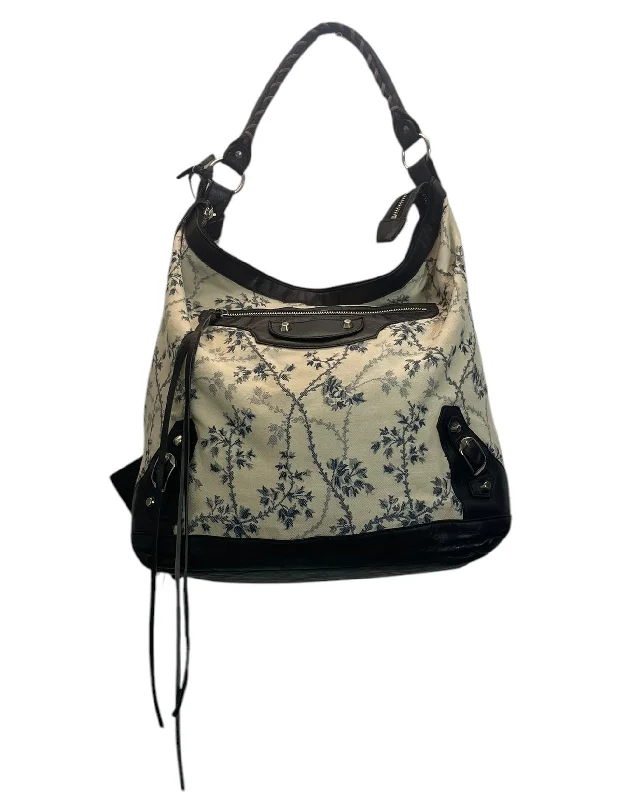 Stylish Bags For Fashion Bloggers With Promotions BALENCIAGA/Hand Bag/Floral Pattern/Cotton/CRM/CANVAS/ BLUE FLOWERS Stylish Bags For Fashion Bloggers With Promotions BALENCIAGA/Hand Bag/Floral Pattern/Cotton/CRM/CANVAS/ BLUE FLOWERS
